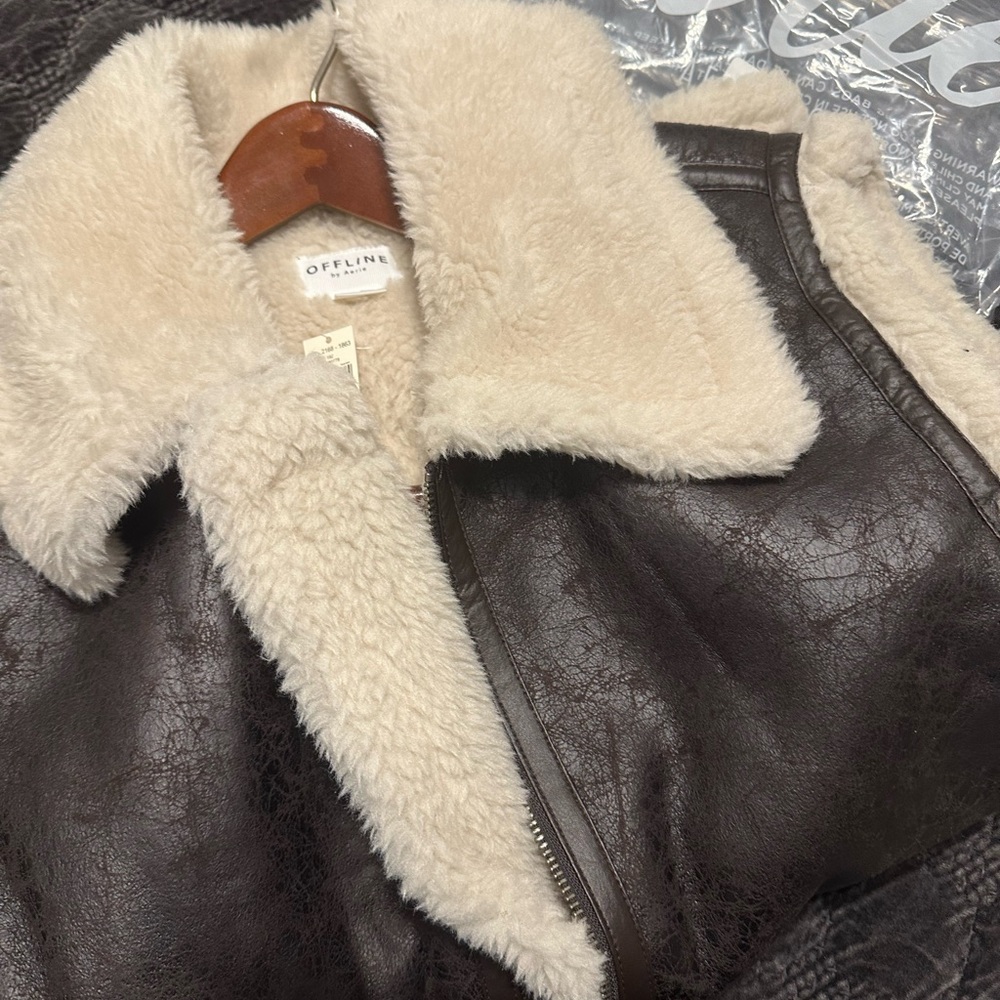Aerie Cream Sherpa Lined Vest NWT - Picture 2 of 16
